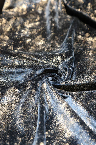Luxuriöser Vergoldungsstoff aus 100 % Polyester-Flanell mit Pflaumenblütenmuster, umweltfreundlich für Heimtextilien für Bettwäsche, Sofas, Vorhänge